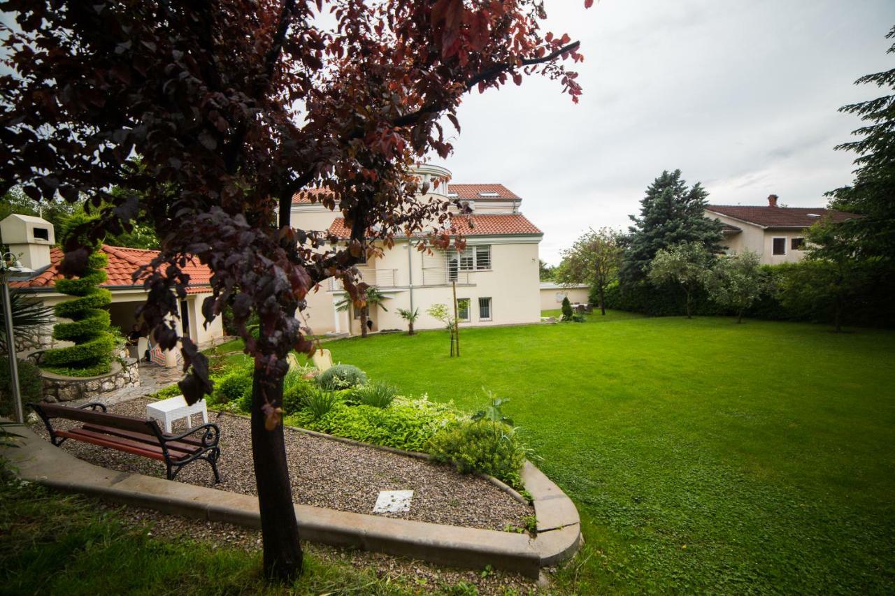 Apartments Villa Majda Матульи Экстерьер фото