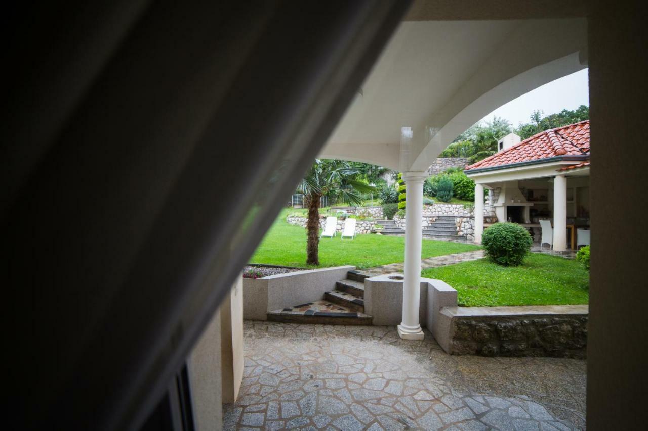 Apartments Villa Majda Матульи Экстерьер фото