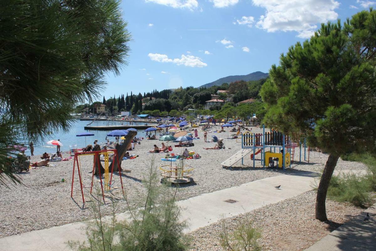 Apartments Villa Majda Матульи Экстерьер фото